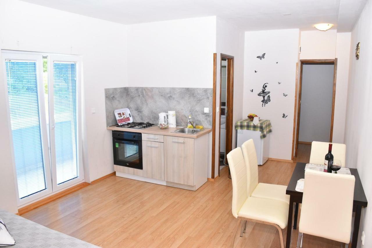 Apartmani Niko 1 Radovin Eksteriør bilde